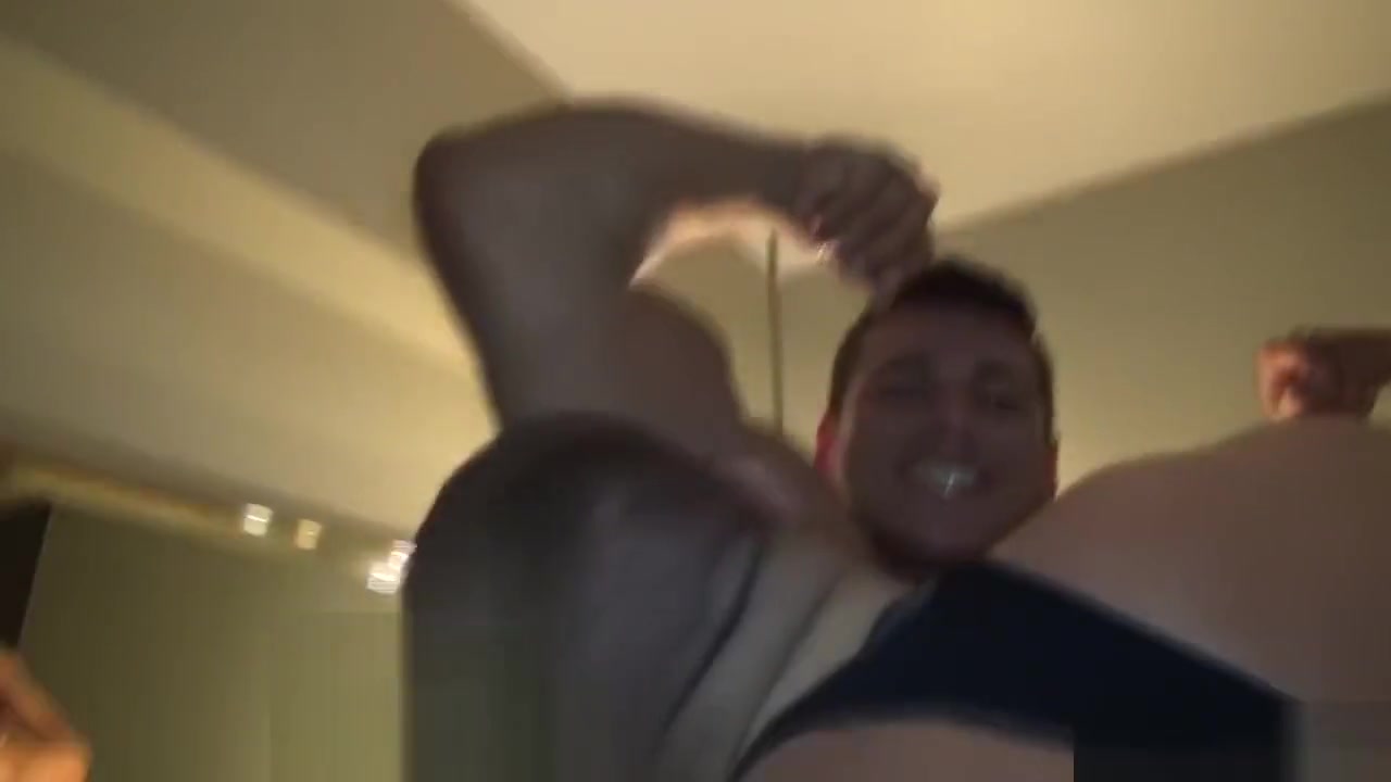 Muscle Worship in the shower