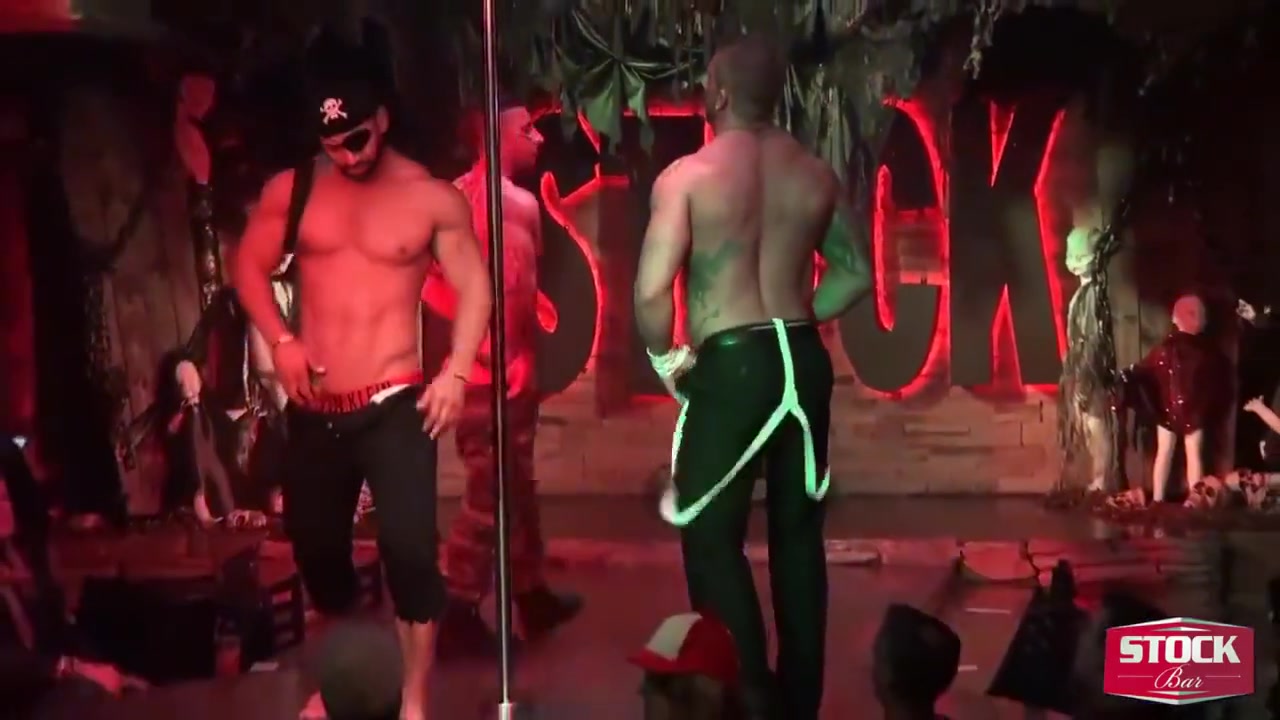 [Stockbar] Gab and Sexy Tattooed Guy Shower Show