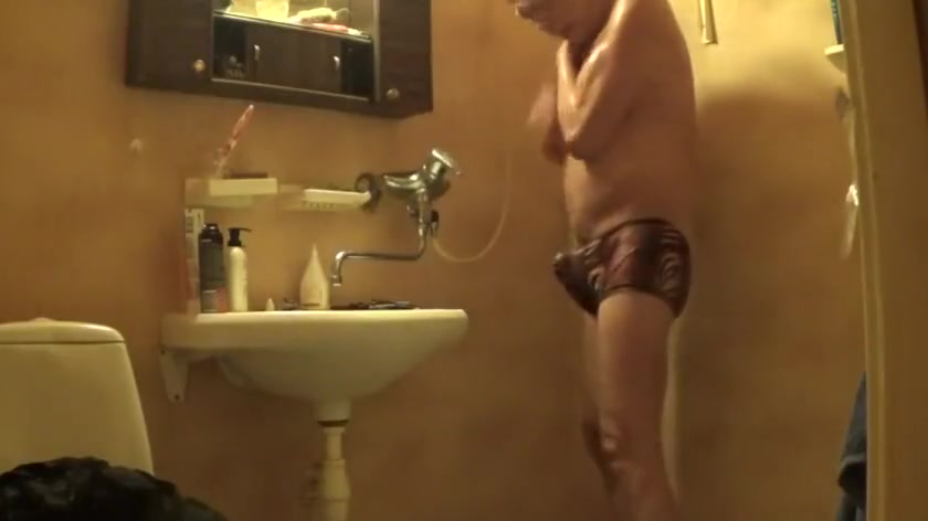Norwegian Step daddy take a shower (2015)