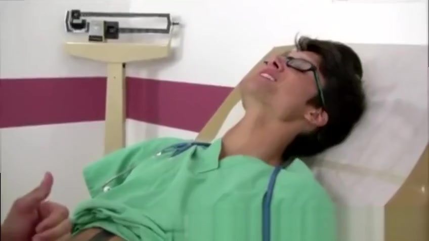 Free video clips gay twink by doctor hot naked kissing with first time It