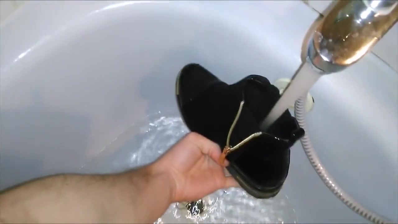 Cumming women ankle boots in shower