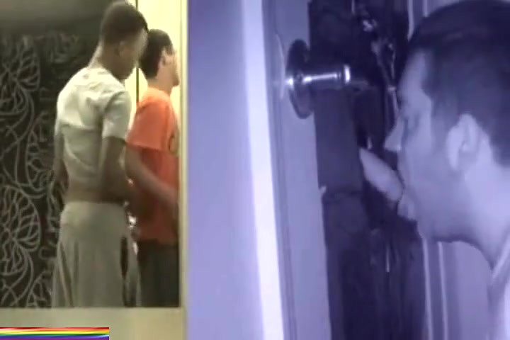 CHICOS EN EL GLORY HOLE - .mp4