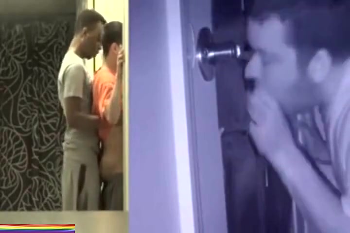 CHICOS EN EL GLORY HOLE - .mp4