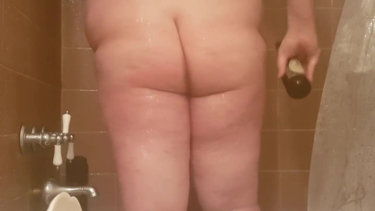 Fat boy booty shower