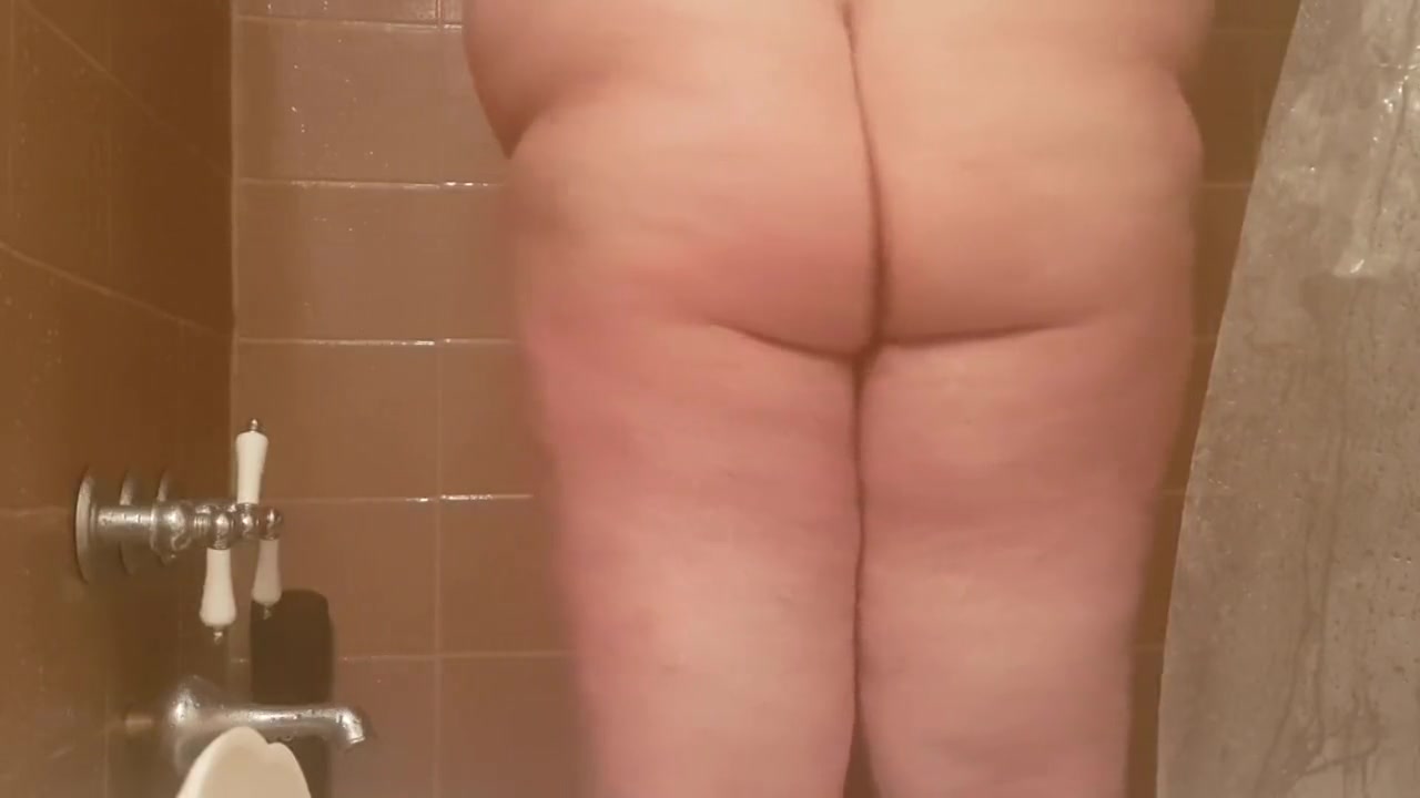 Fat boy booty shower