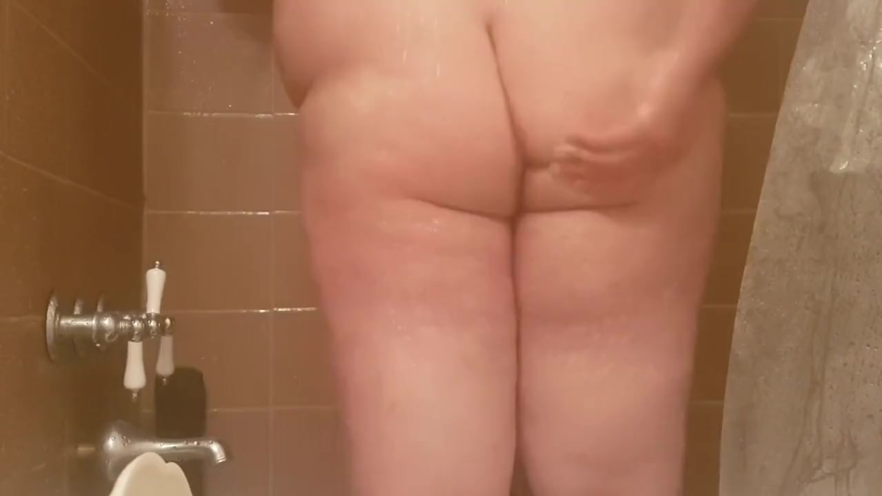 Fat boy booty shower
