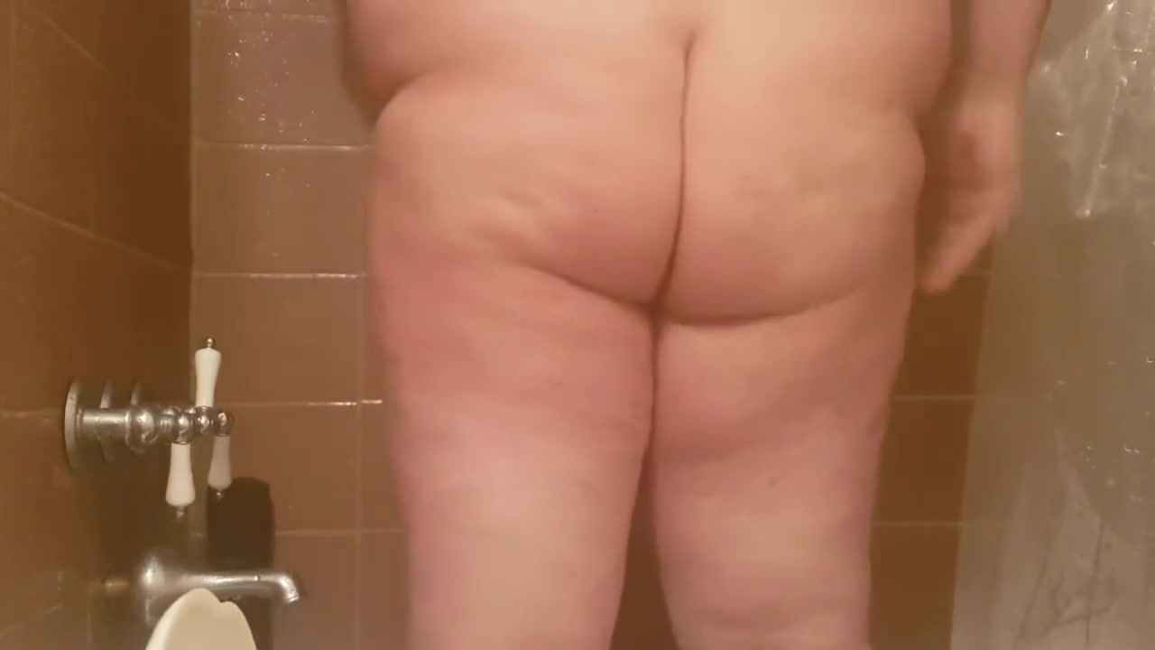 Fat boy booty shower