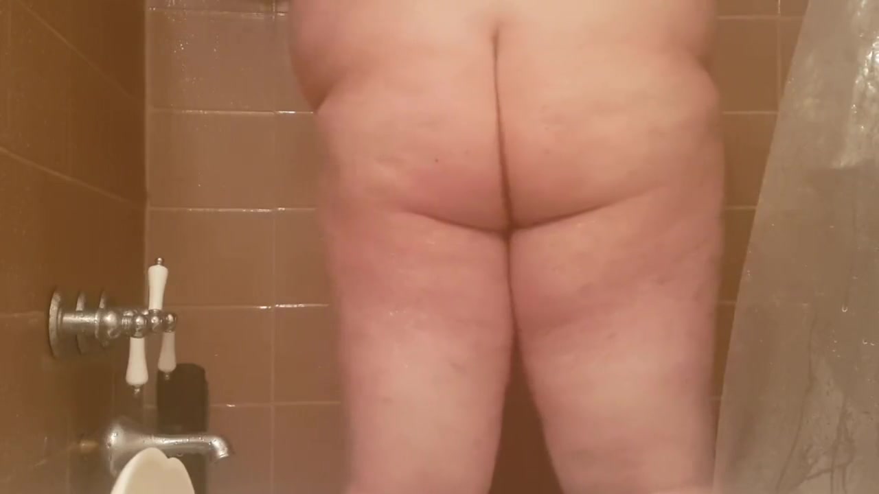 Fat boy booty shower