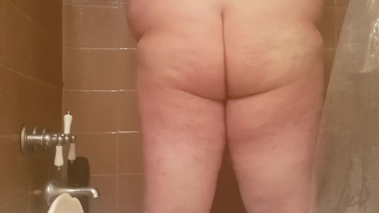 Fat boy booty shower