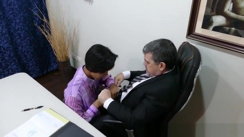 Pinoy twink doggystyled by office dilf