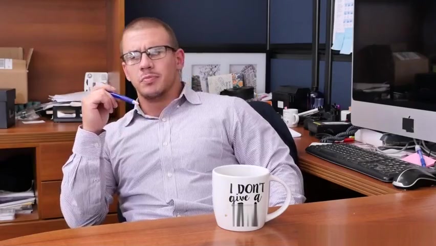 Top boss spitroasting office emloyee
