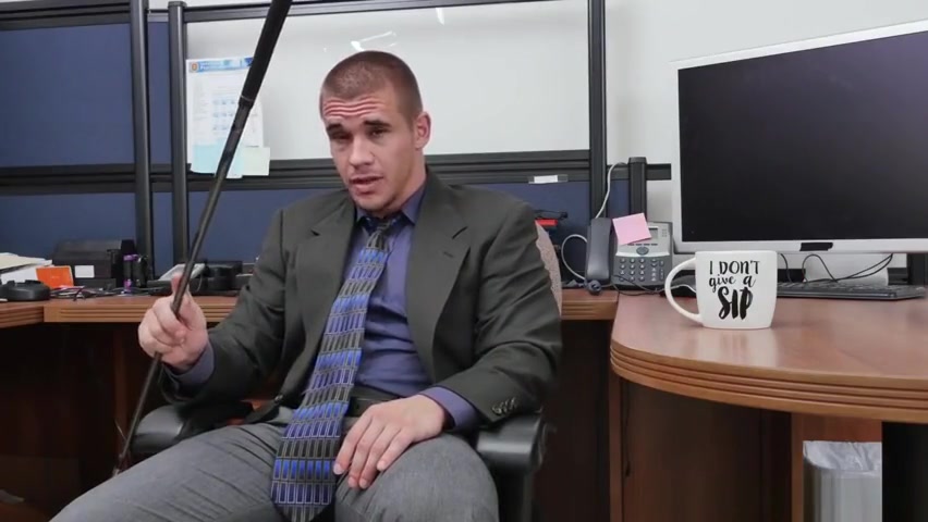Office boss drills dicksucking employee