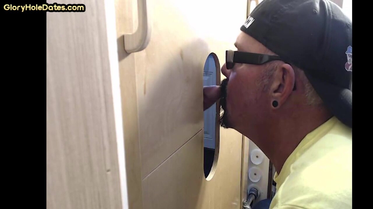 Gloryhole BJ DILF deepthroats real cock of his neighbor