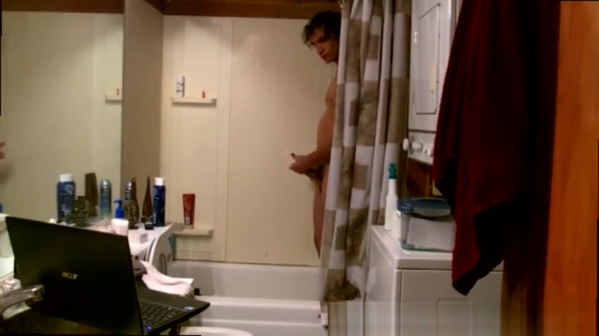 Tristan whaking off in shower