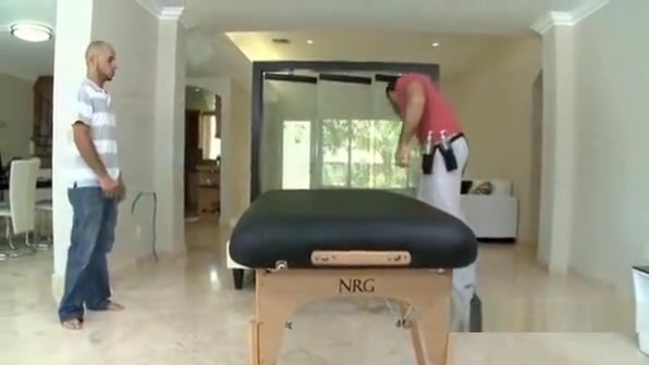 Furious massage for muscle guy