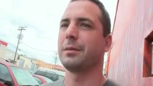 Dude gets a free blowjob at the glory hole