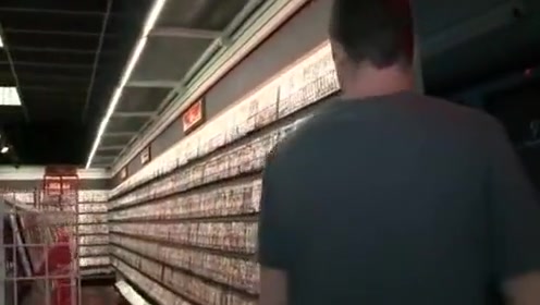 Dude gets a free blowjob at the glory hole