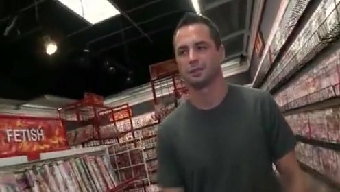 Dude gets a free blowjob at the glory hole