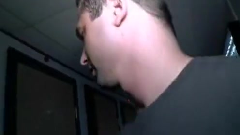 Dude gets a free blowjob at the glory hole
