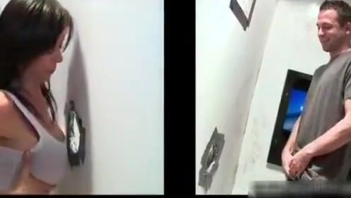 Dude gets a free blowjob at the glory hole