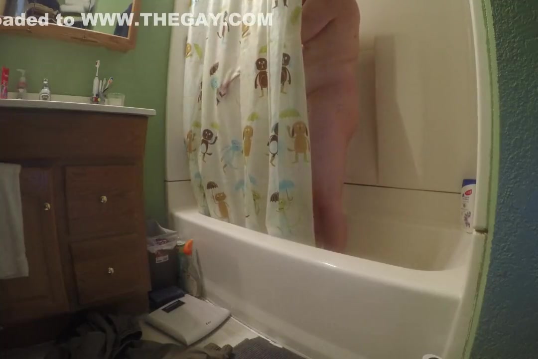 quick shower scene