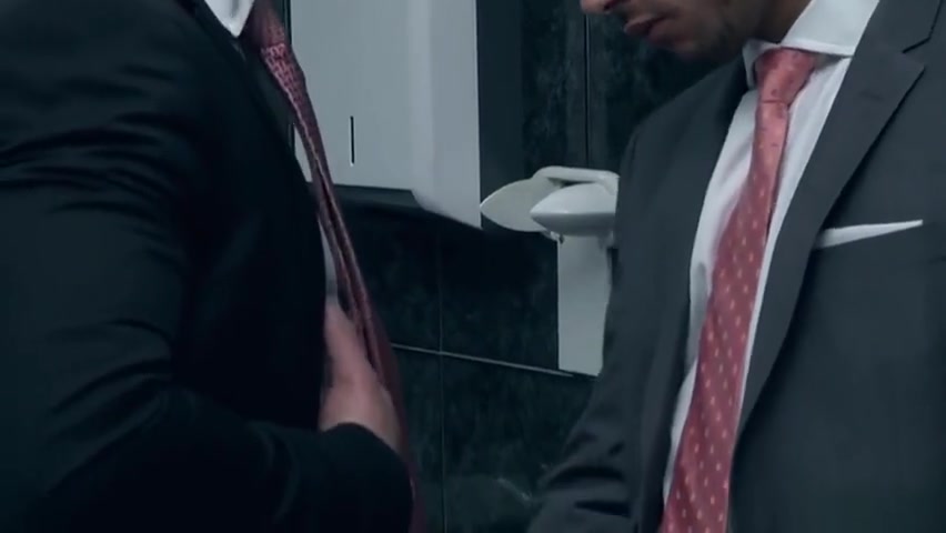 Luscious Gay Guy Gets Massaged & Fucked