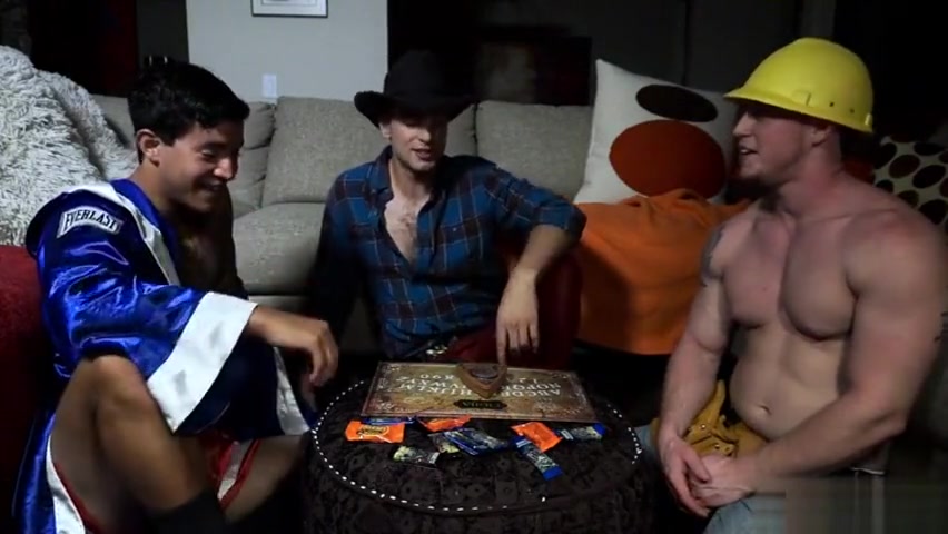 Guy gets his ass fucked through the gloryhole