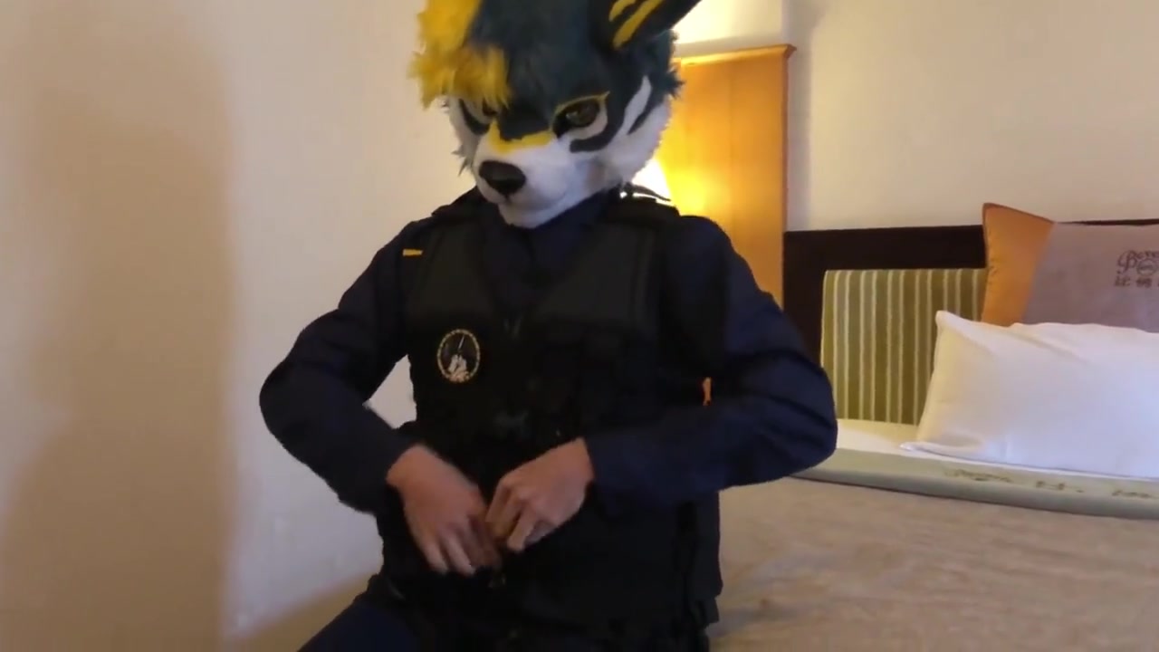Muscular Wolf Police Officer's break time exercise DiscordNight AgonyLight
