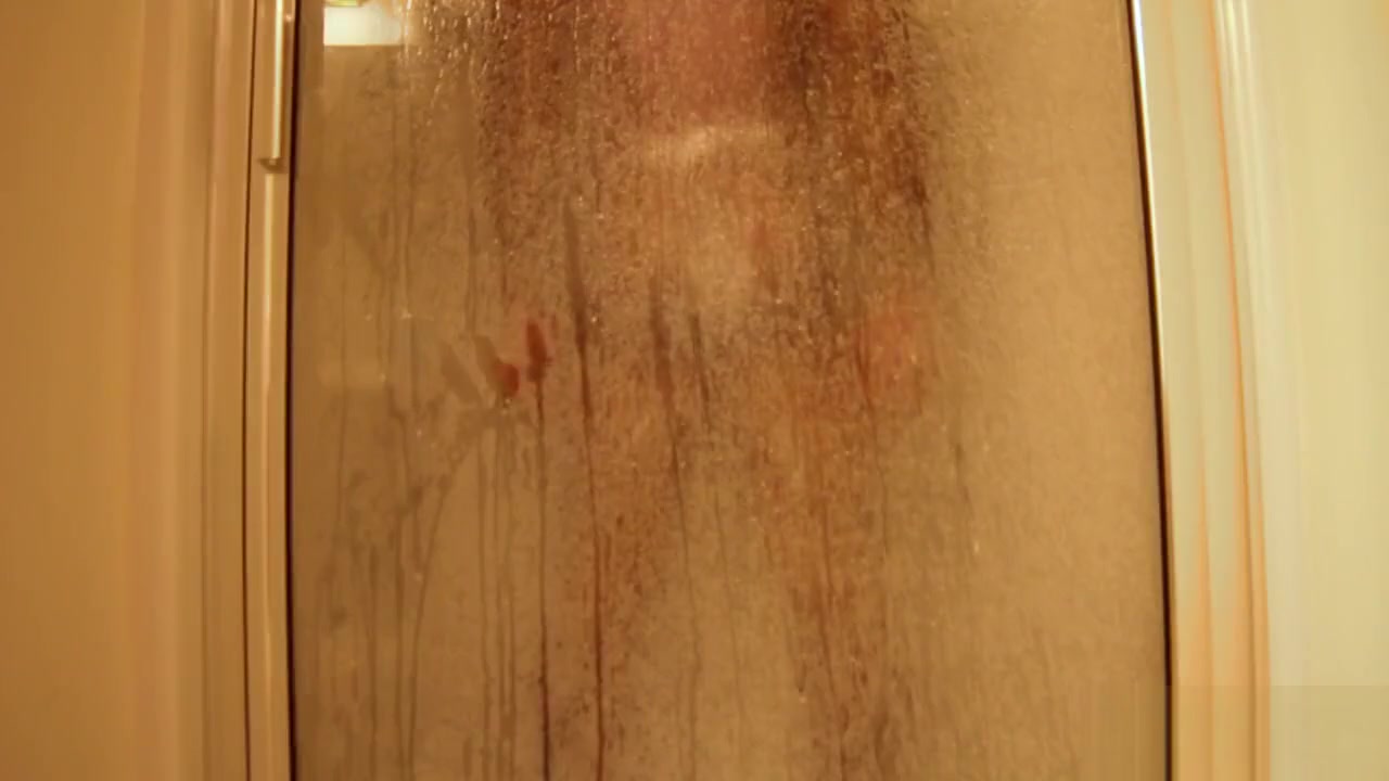 BIG BOOTY JUDY in Shower
