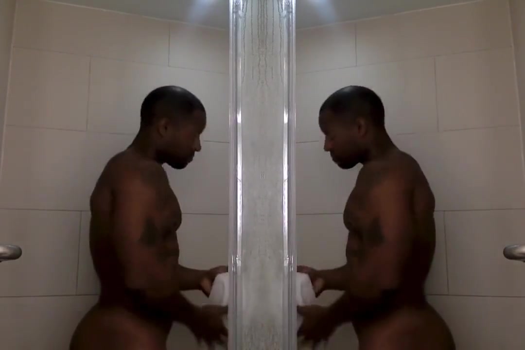 Shower tease (degeneratexxx.tumblr.com)
