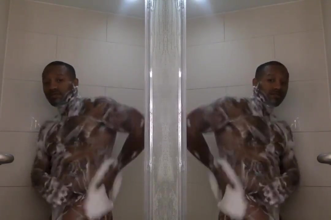Shower tease (degeneratexxx.tumblr.com)