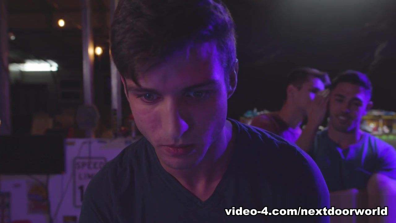 Elliot Finn & Trevor Harris in Weekend Getaway