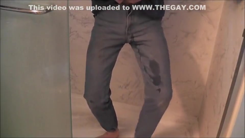 Pouring CassieScat's Piss all over myself in the shower
