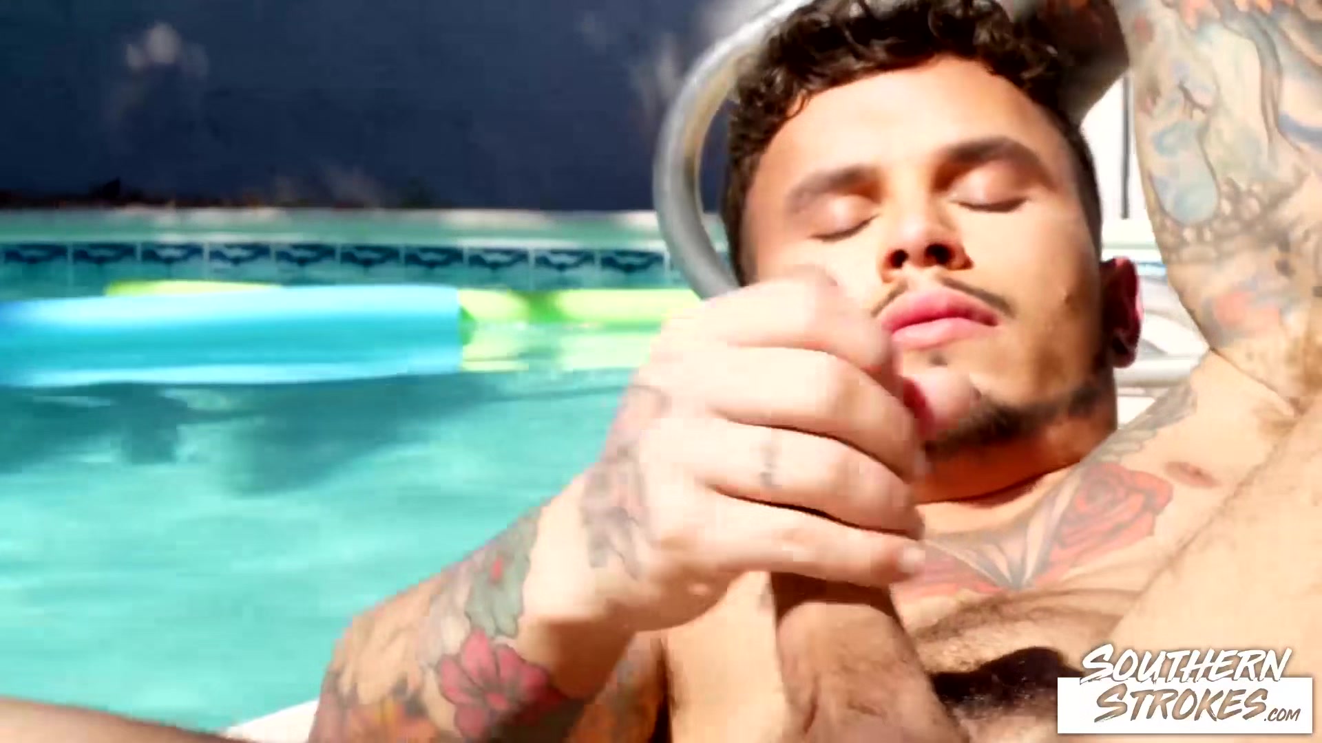 SOUTHERNSTROKES Tattooed Jock Seth Knight Masturbates Solo
