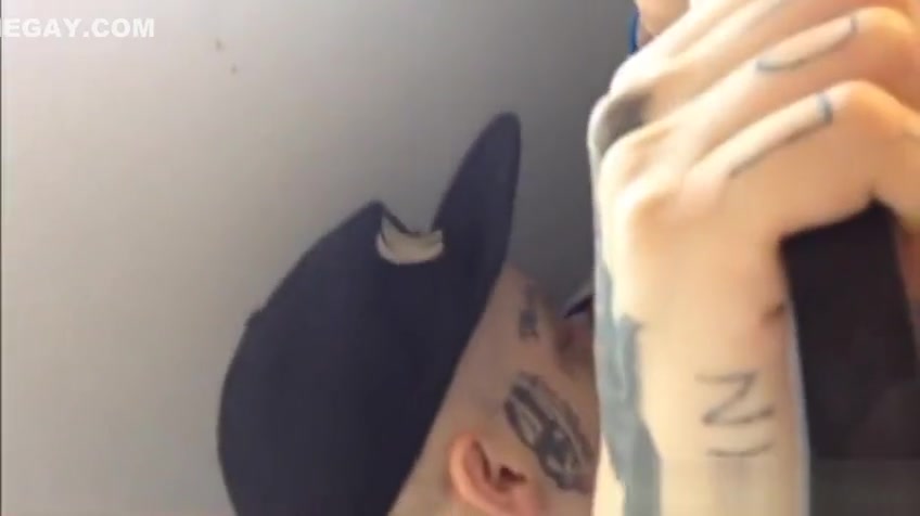 Str8 Sk8tr Dude gets blown at glory hole