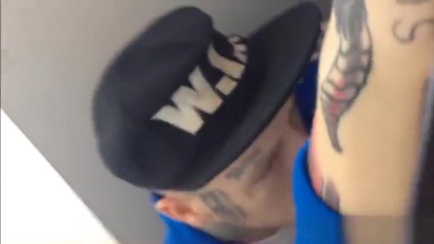 Str8 Sk8tr Dude gets blown at glory hole