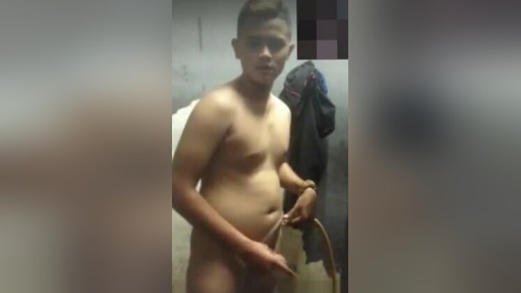 Malaysian man very horny before shower
