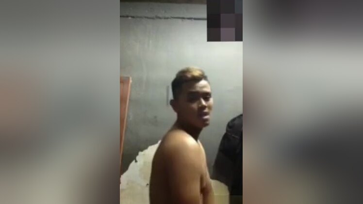 Malaysian man very horny before shower