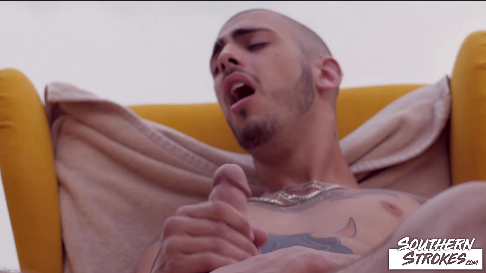 SOUTHERNSTROKES Tattooed Jock Ari Nucci Masturbates Solo