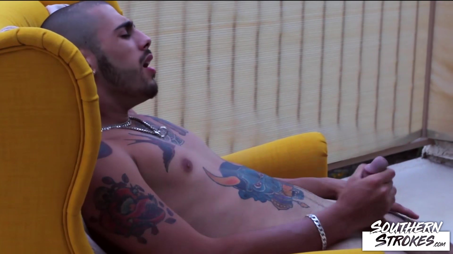 SOUTHERNSTROKES Tattooed Jock Ari Nucci Masturbates Solo