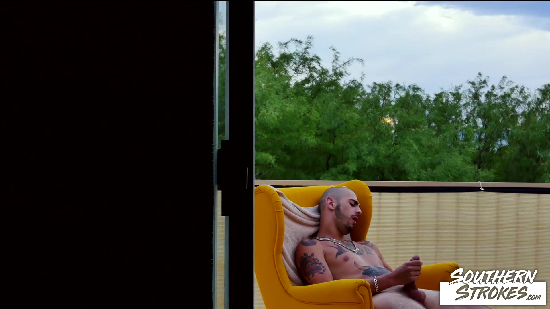 SOUTHERNSTROKES Tattooed Jock Ari Nucci Masturbates Solo