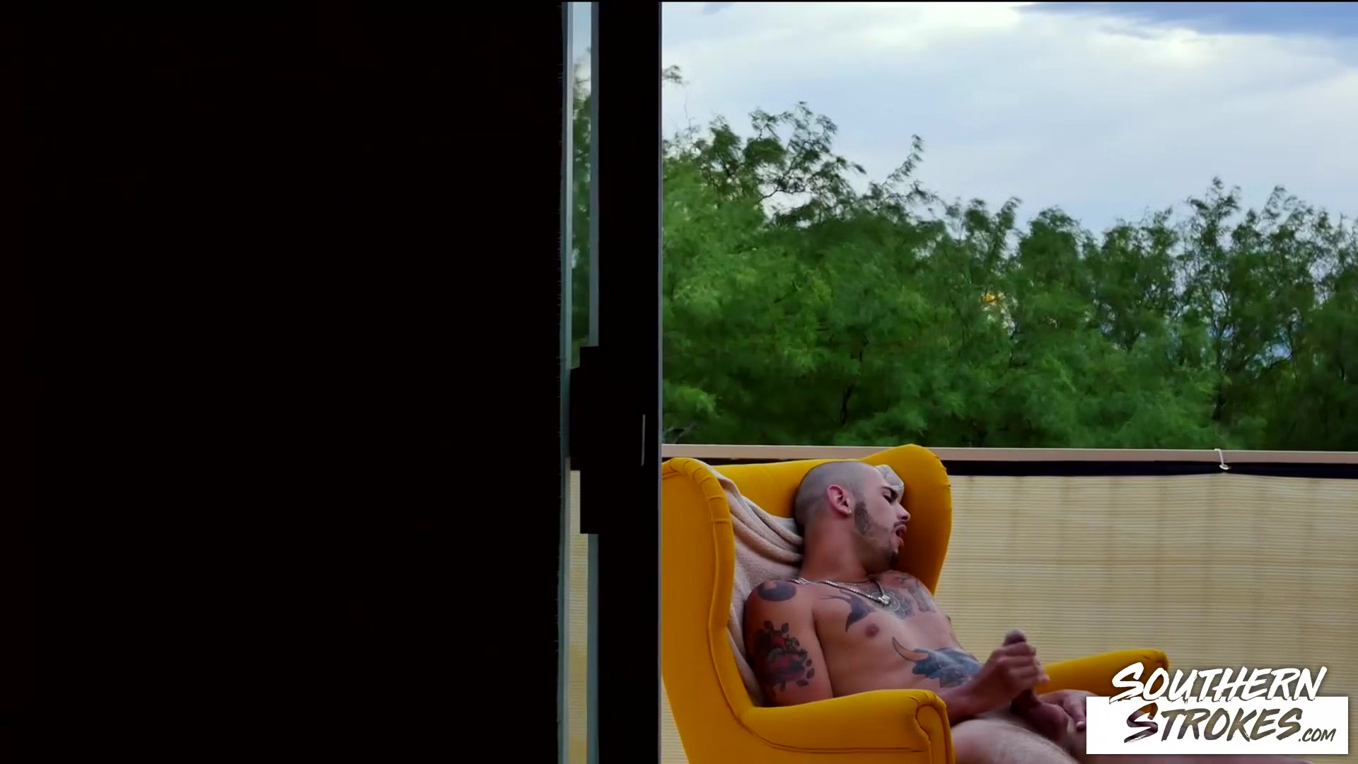 SOUTHERNSTROKES Tattooed Jock Ari Nucci Masturbates Solo