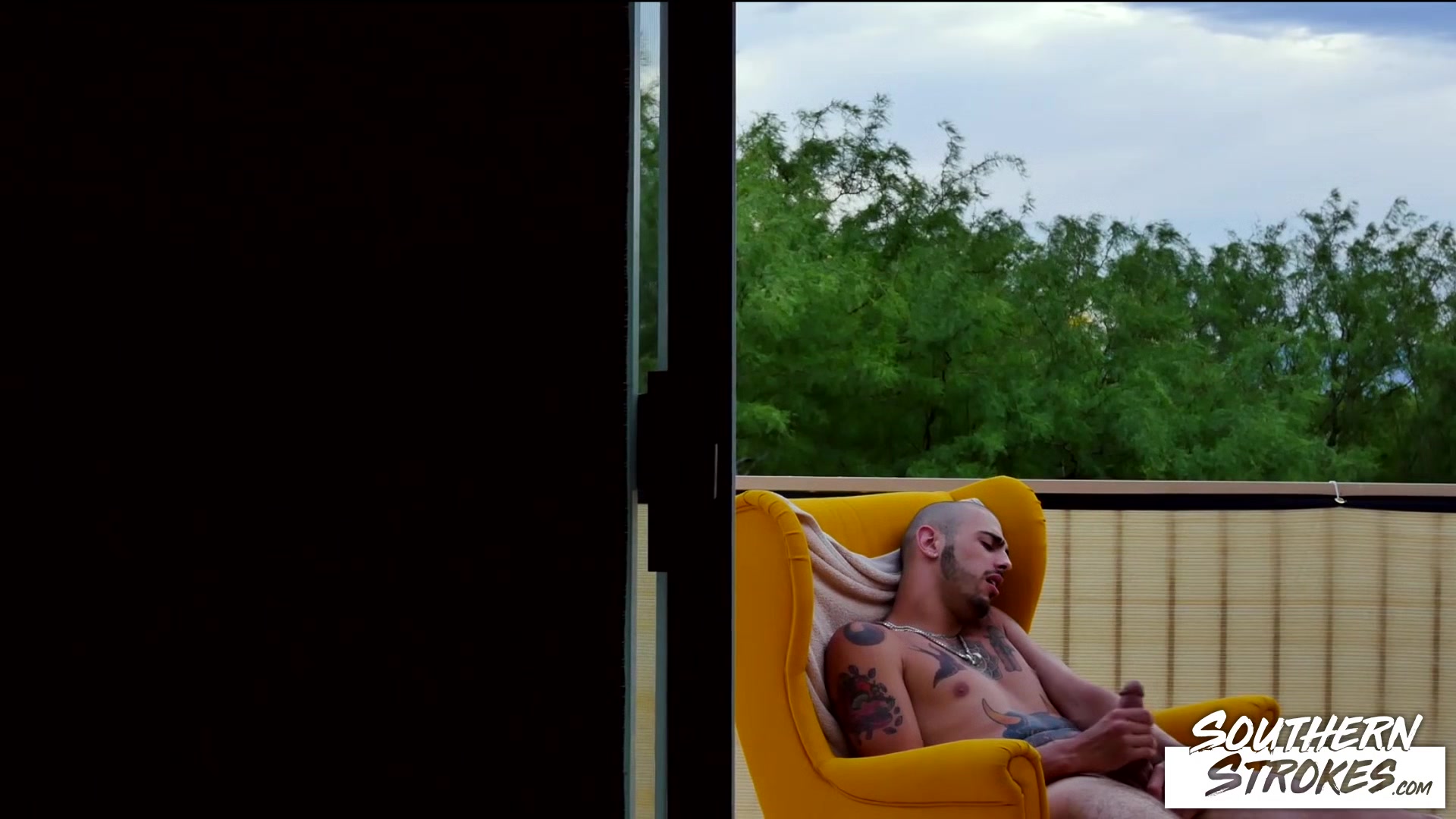 SOUTHERNSTROKES Tattooed Jock Ari Nucci Masturbates Solo
