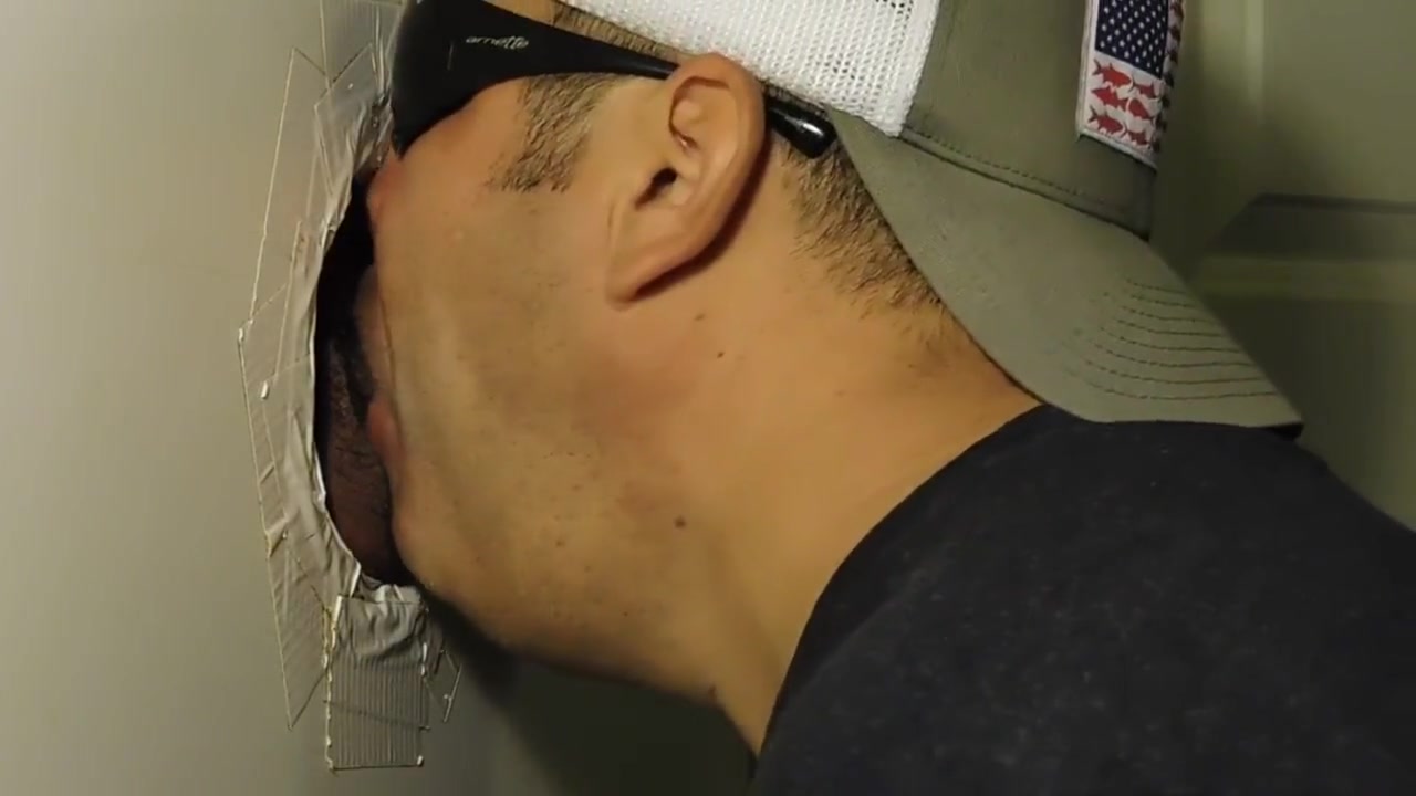 BIG CUBAN MONSTER DICK IN GLORYHOLE