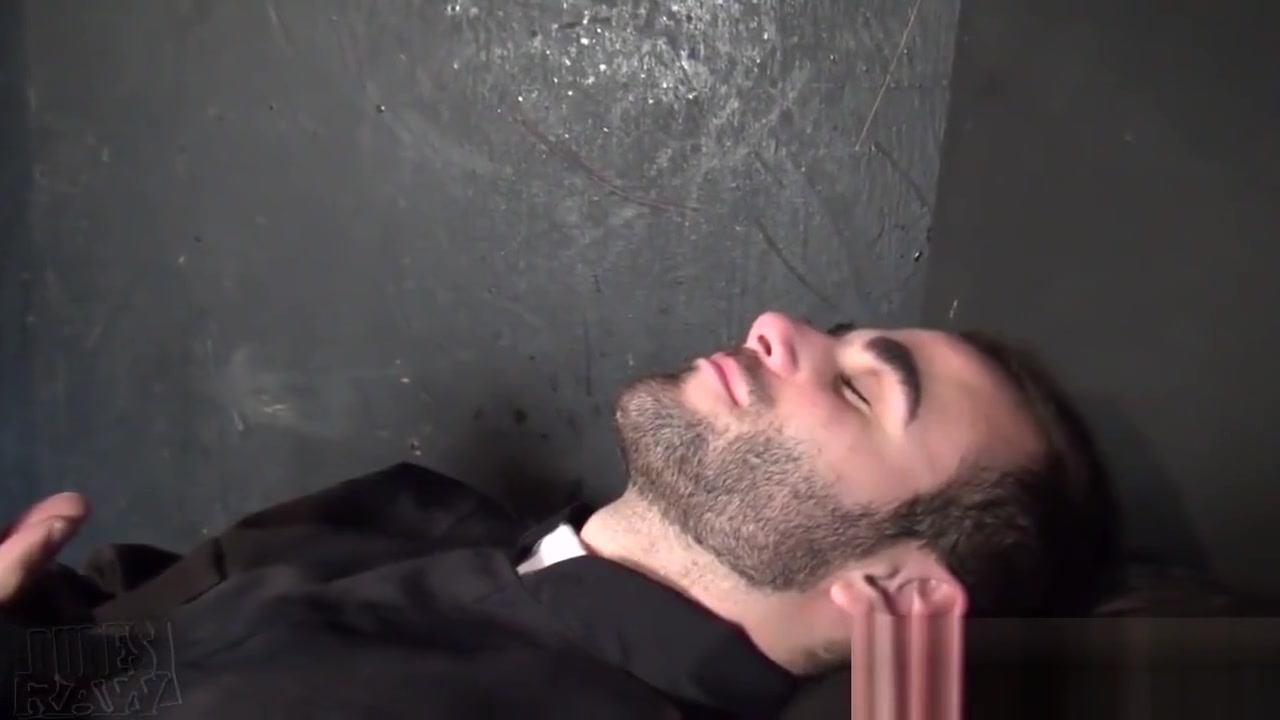 DRAGON18CM - VIDEO 001 - BLACK MALE MEN FUCKING THE PRIEST!