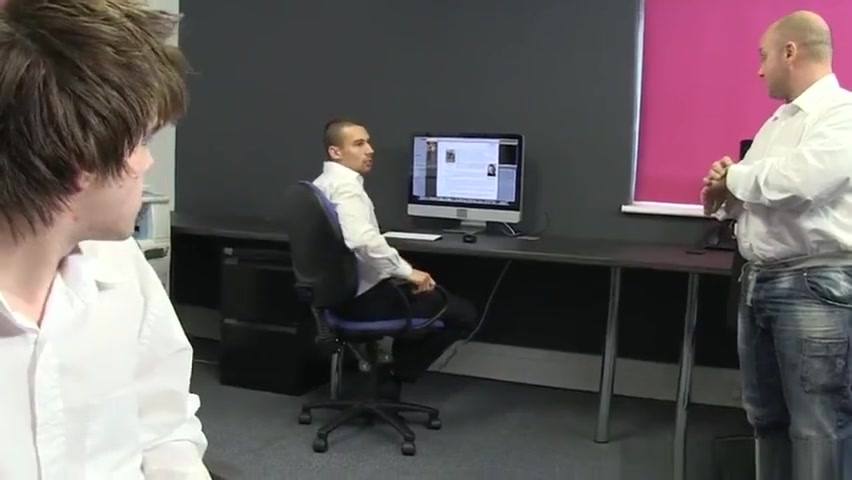 UK office hunk assfucking while bottom tugs