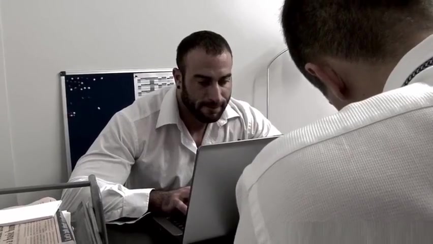 Muscular office hunk pounding tight ass