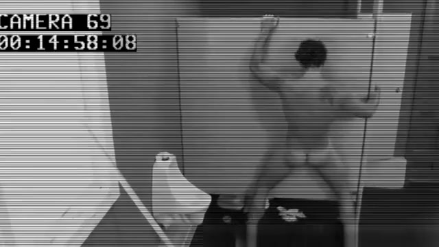Husky stud has fun at a gloryhole