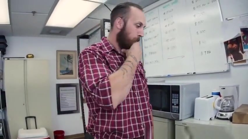 Bearded casting straighty spreading cheeks