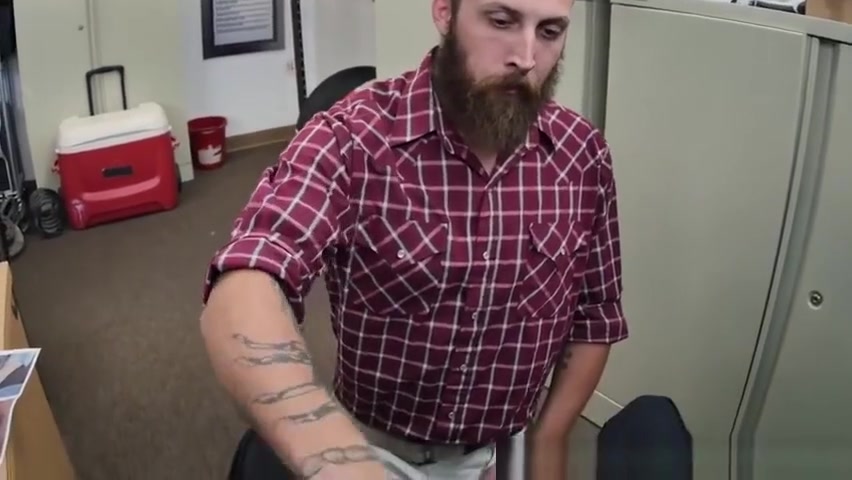 Bearded casting straighty spreading cheeks